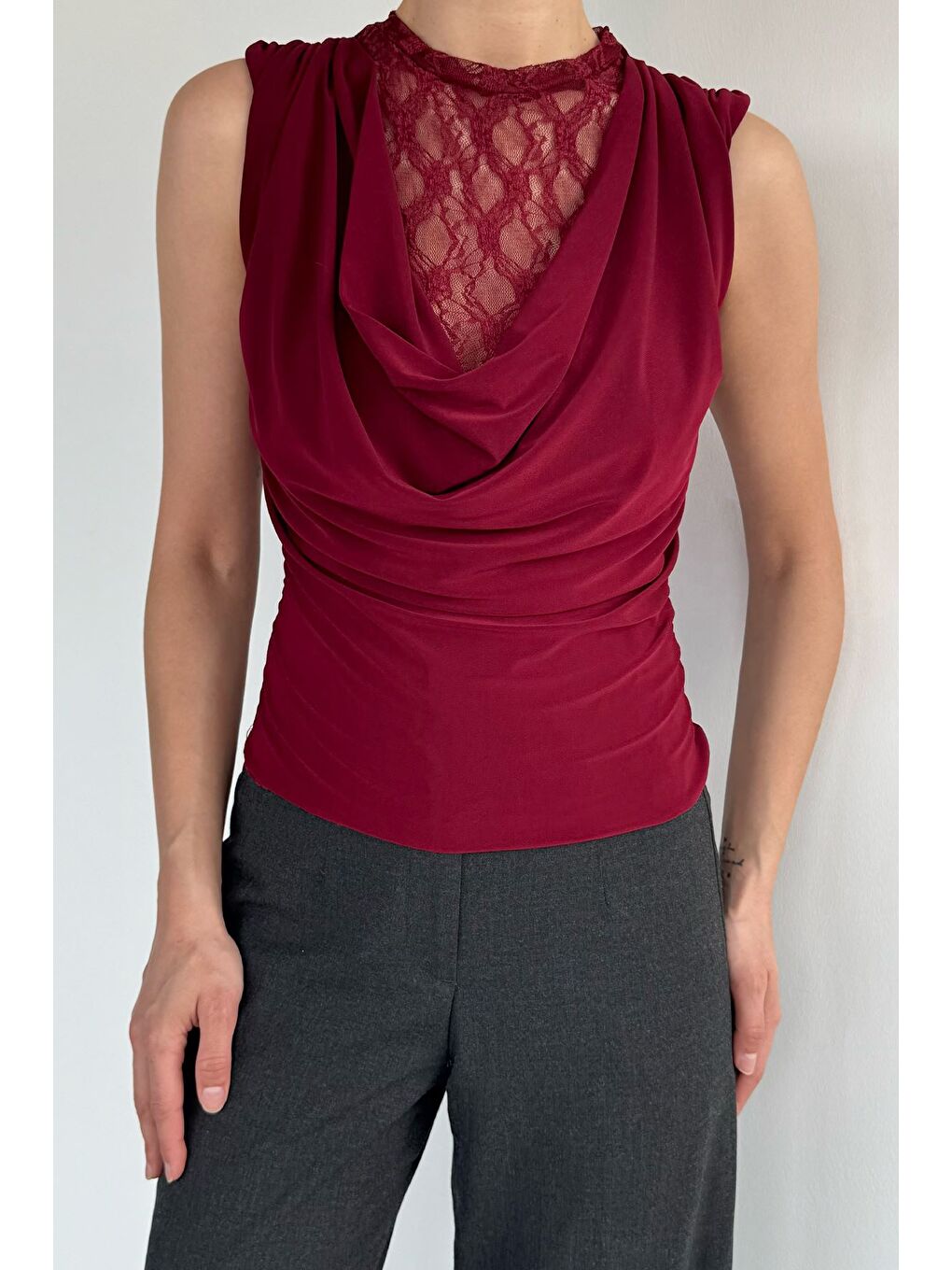 Bordo Kadın İç Dantel Detaylı Degaje Yaka Bluz-1