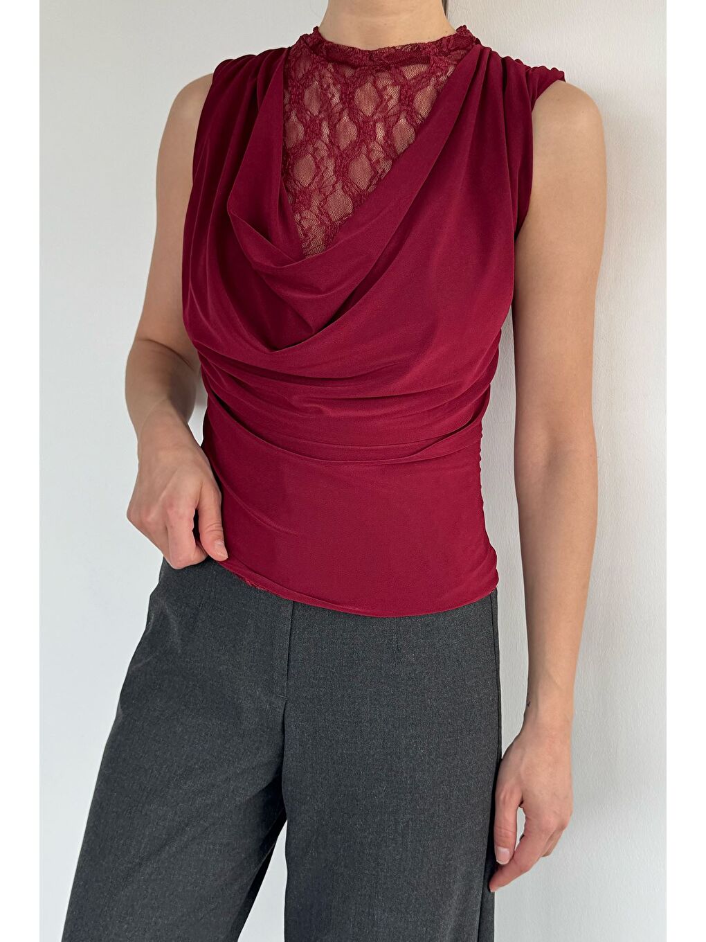 Bordo Kadın İç Dantel Detaylı Degaje Yaka Bluz-2