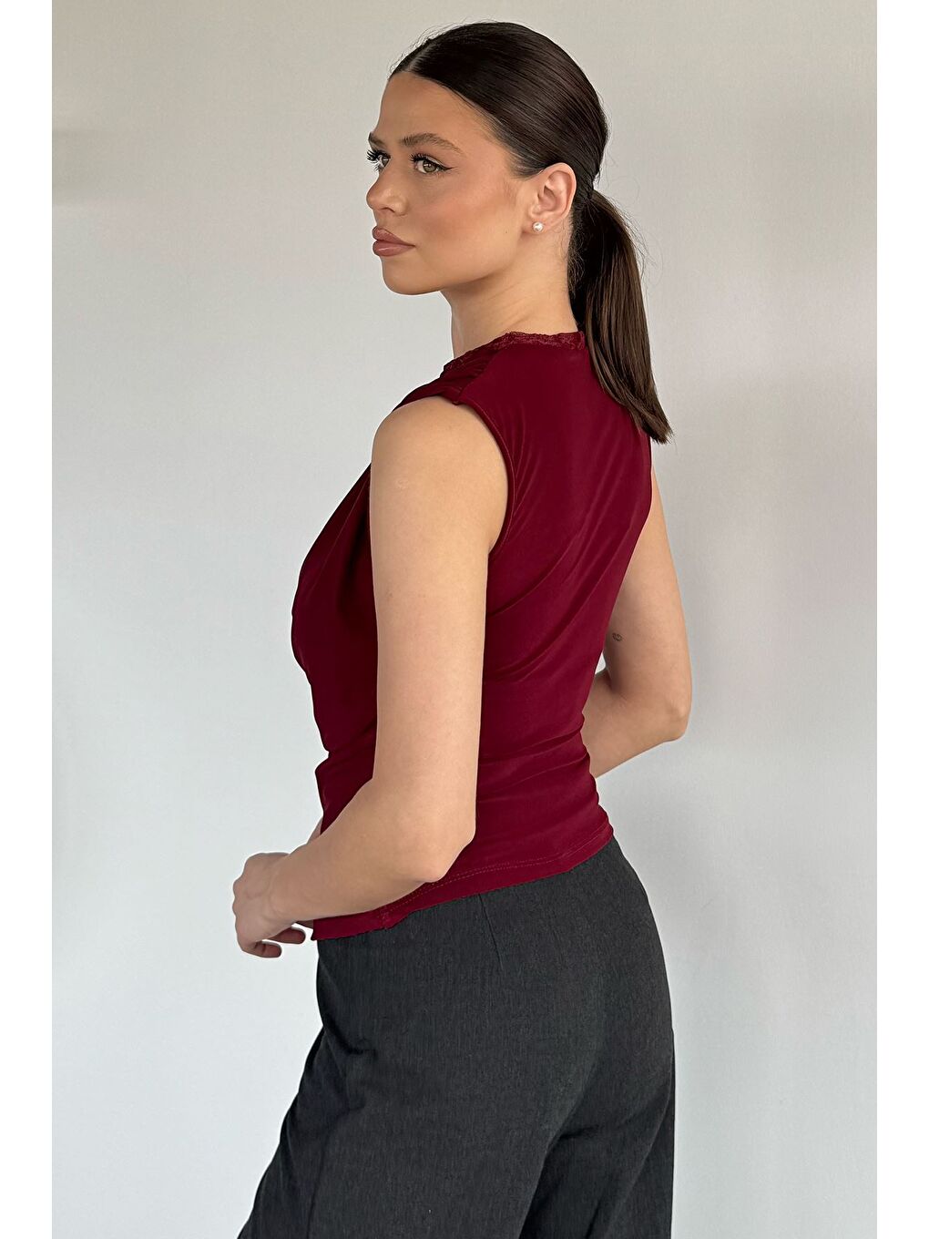 Bordo Kadın İç Dantel Detaylı Degaje Yaka Bluz-3