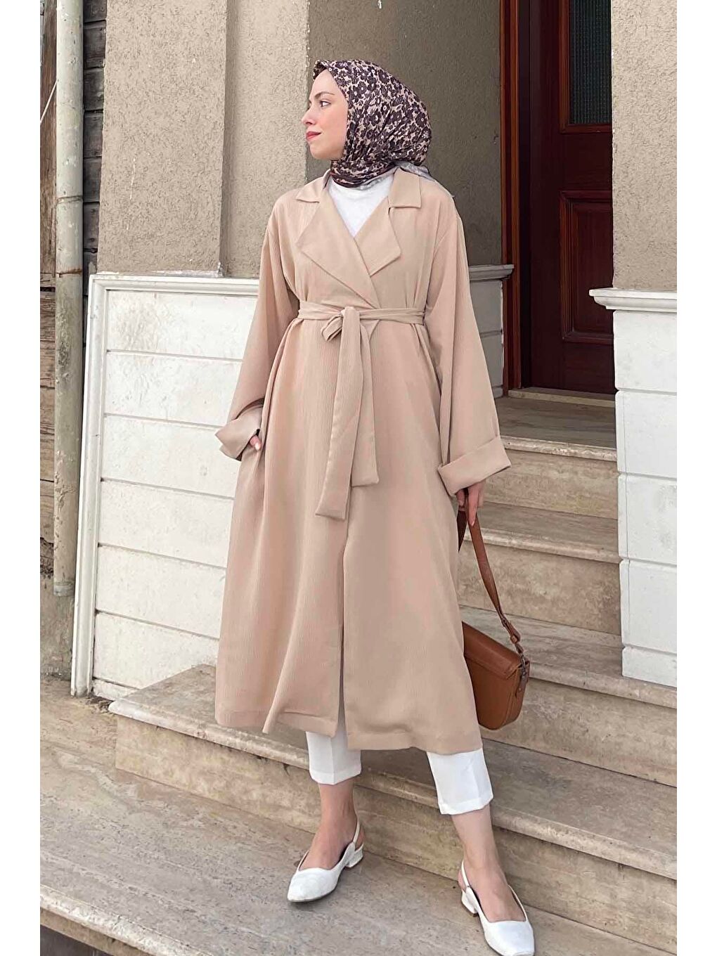 Kahverengi Kol Elastik Detaylı Trençkot Sütlü Kahve