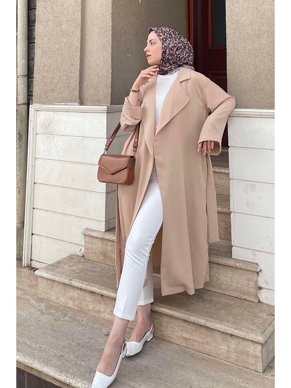 Kahverengi Kol Elastik Detaylı Trençkot Sütlü Kahve-1