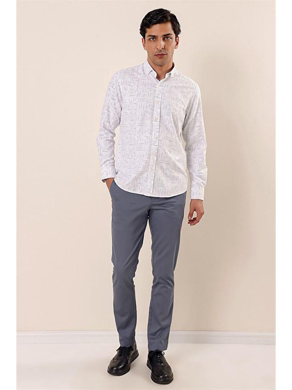 Beyaz Uzun Kollu  Oxford Cepsiz Pamuklu Klasik Slim Fit Dar Kesim Gömlek 1004230170-1