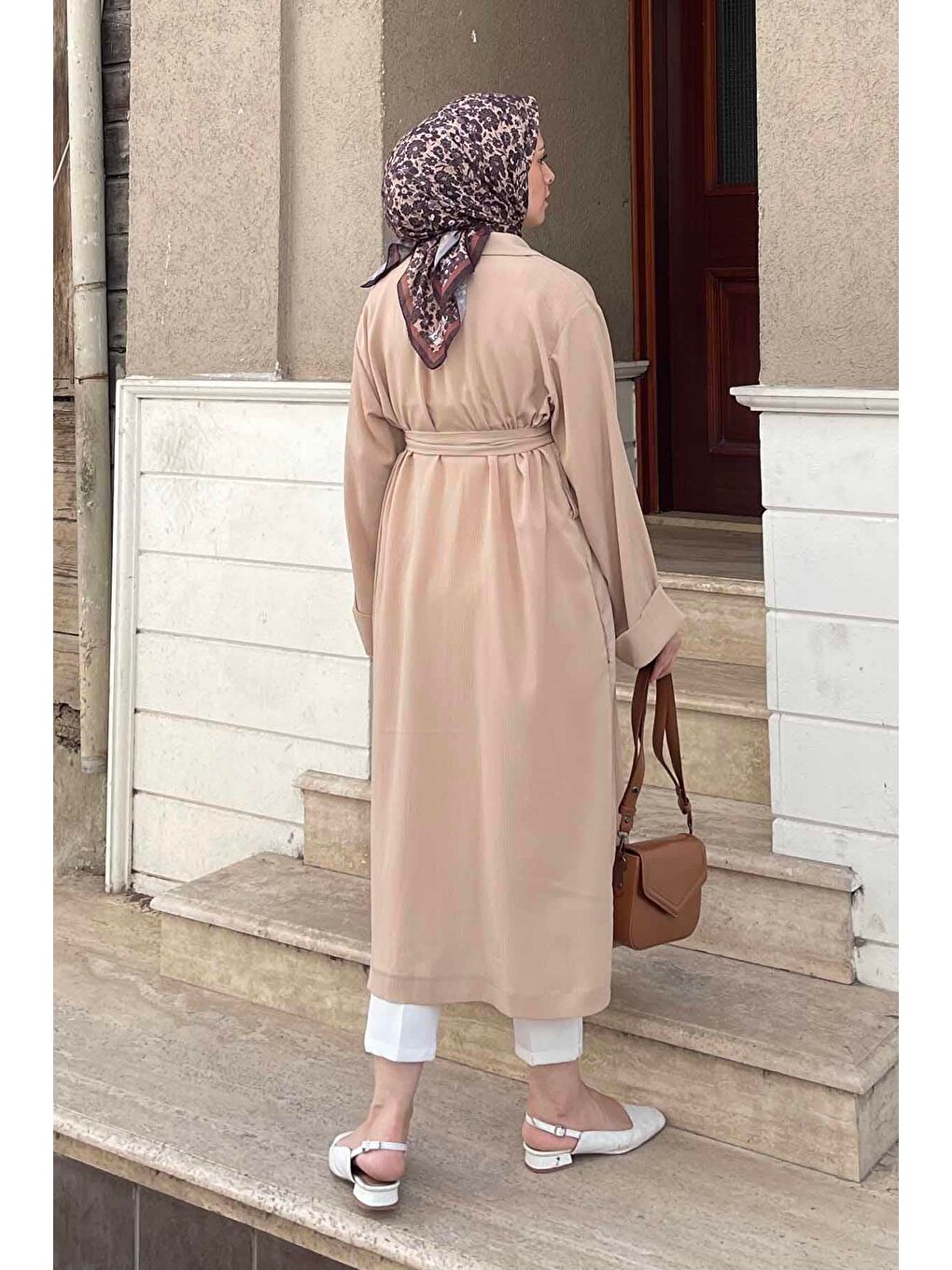 Kahverengi Kol Elastik Detaylı Trençkot Sütlü Kahve-3