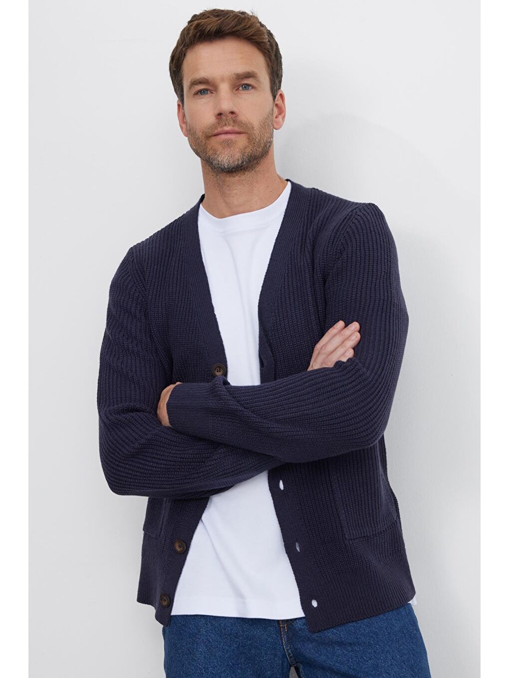 Erkek Standart Fit Normal Kesim V Yaka Düğmeli Lacivert Hırka