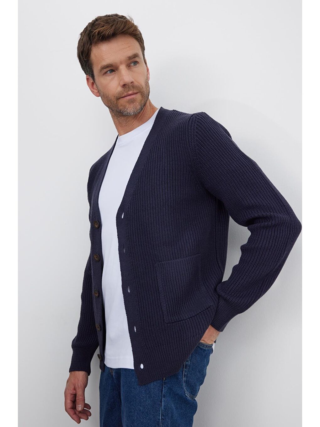 Erkek Standart Fit Normal Kesim V Yaka Düğmeli Lacivert Hırka-1