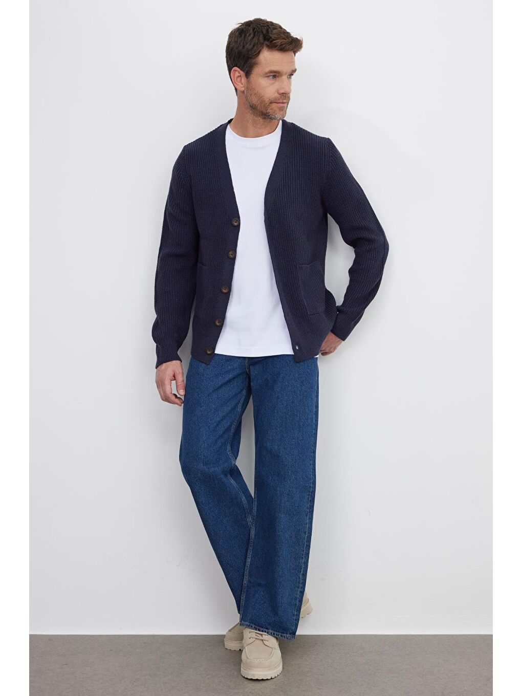 Erkek Standart Fit Normal Kesim V Yaka Düğmeli Lacivert Hırka-3