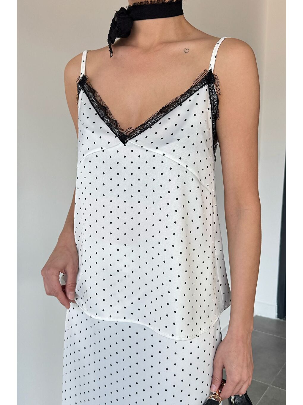 Ekru Kadın İp Askılı Puantiyeli Saten Bluz-1