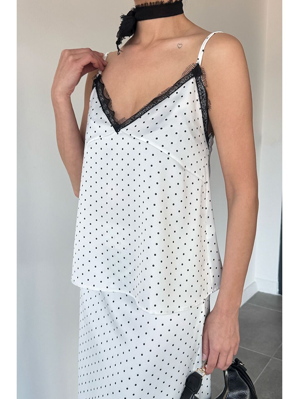 Ekru Kadın İp Askılı Puantiyeli Saten Bluz-2