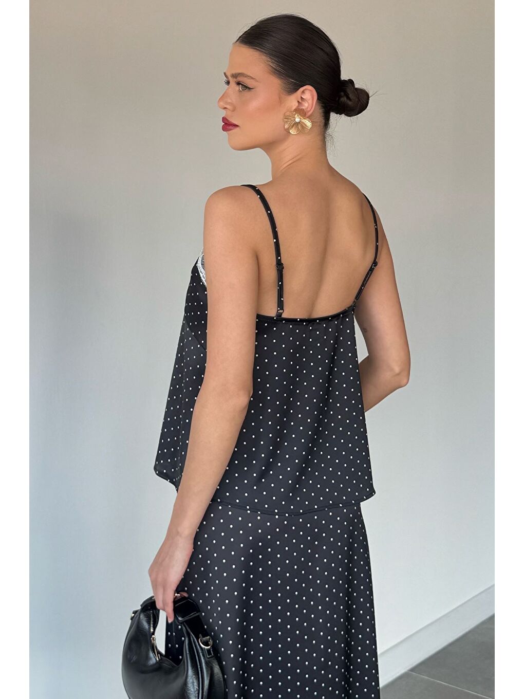 Siyah Kadın İp Askılı Puantiyeli Saten Bluz-3