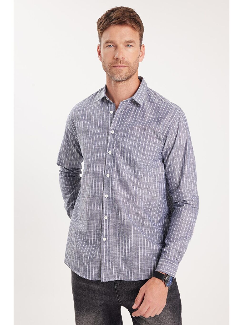 Gri Erkek Regular Fit Klasik Kesim Uzun Kollu %100 Pamuk Keten Doku Tek Cepli Füme Çizgili Gömlek-2