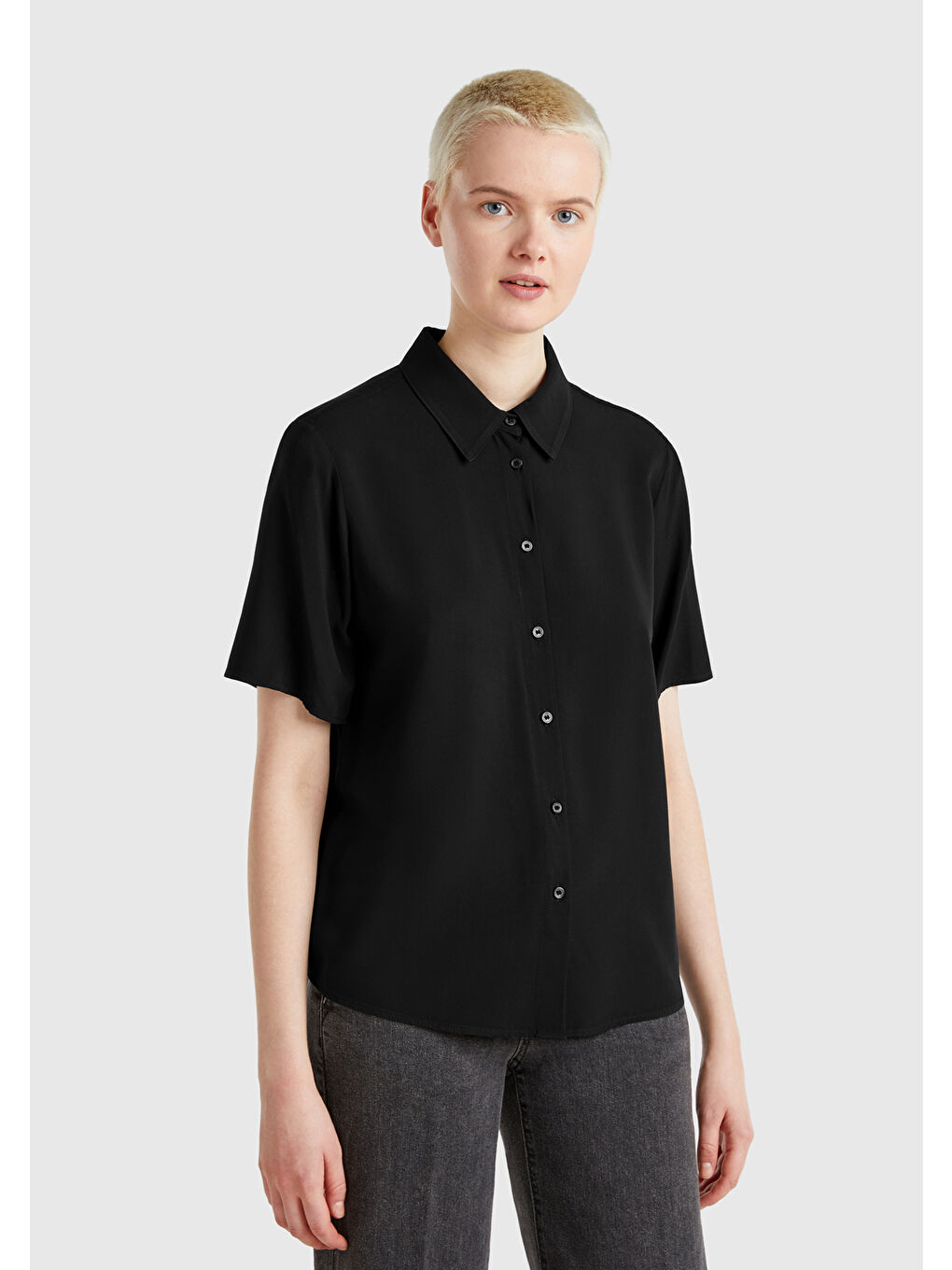 Kadın Siyah %100 Viskoz Düğmeli Kısa Kollu Gömlek
