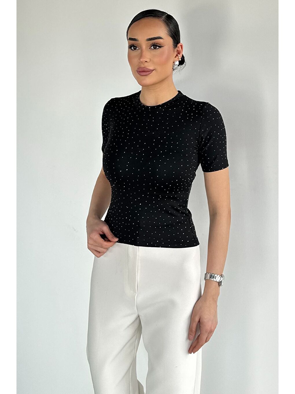 Siyah Kadın Bisiklet Yaka Taş İşlemeli Elastanlı Bluz-1