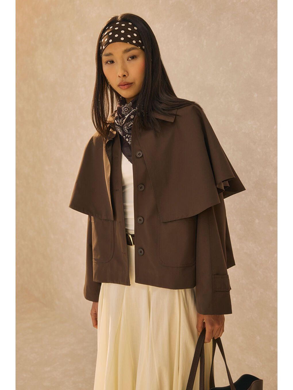Kahverengi Pelerin Detaylı Kısa Trençkot Acı Kahve-1