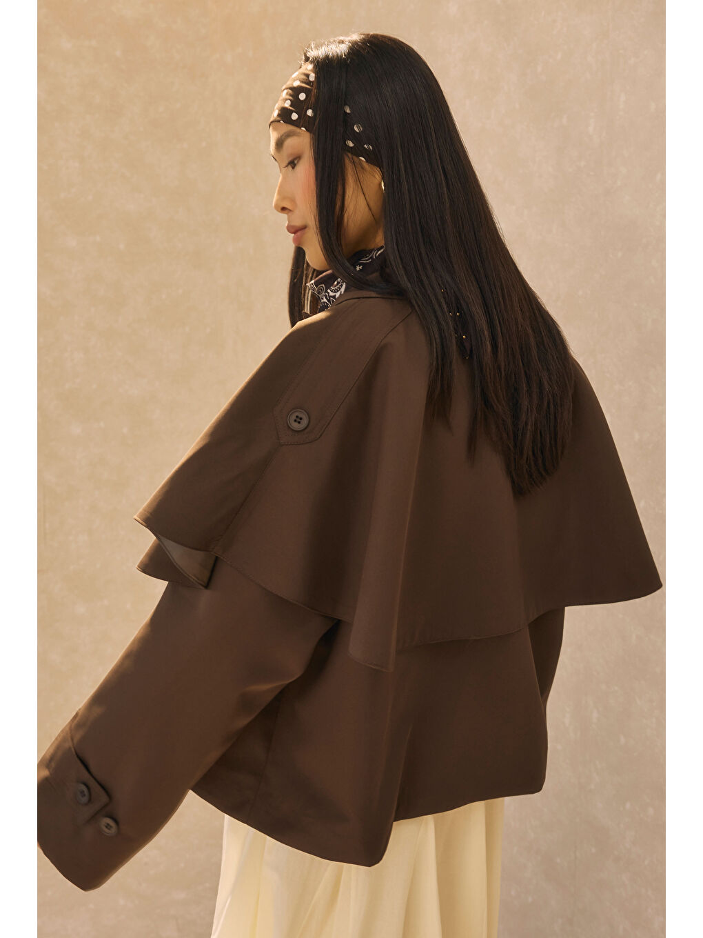 Kahverengi Pelerin Detaylı Kısa Trençkot Acı Kahve-2