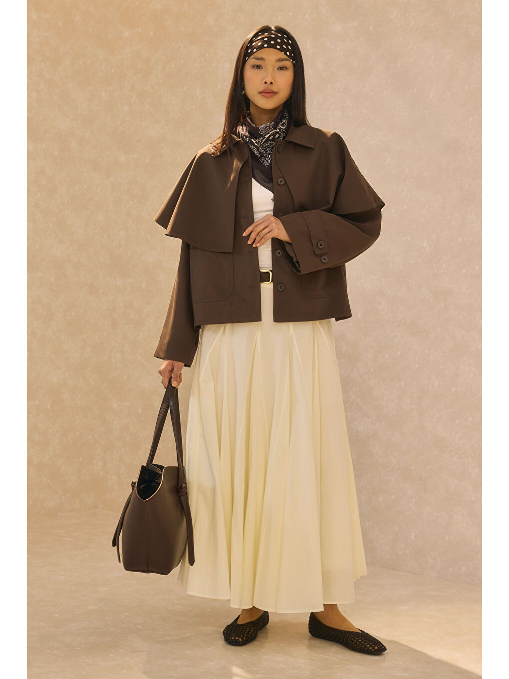 Kahverengi Pelerin Detaylı Kısa Trençkot Acı Kahve-3