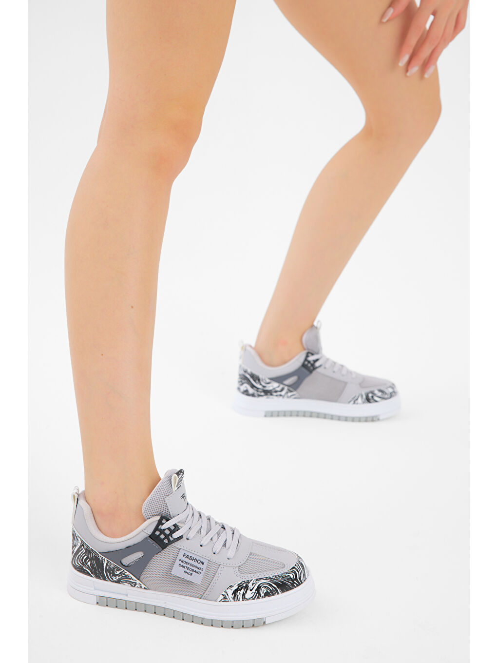 Unisex Gri Siyah Termo Taban Desenli Fileli Bağcıklı Spor Ayakkabı-2
