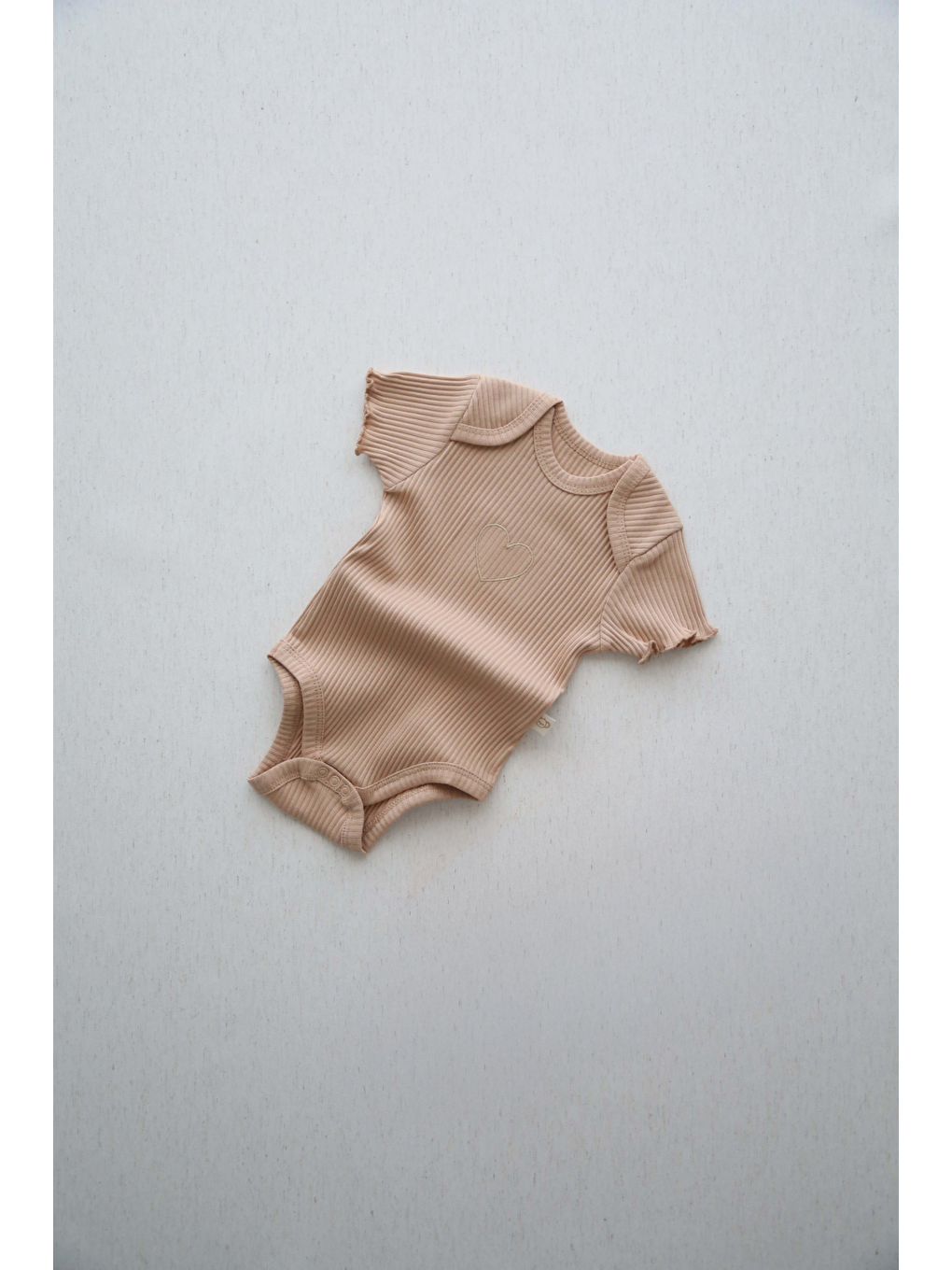 Bej Kalp Nakışlı Kolları Fırfırlı Body-1