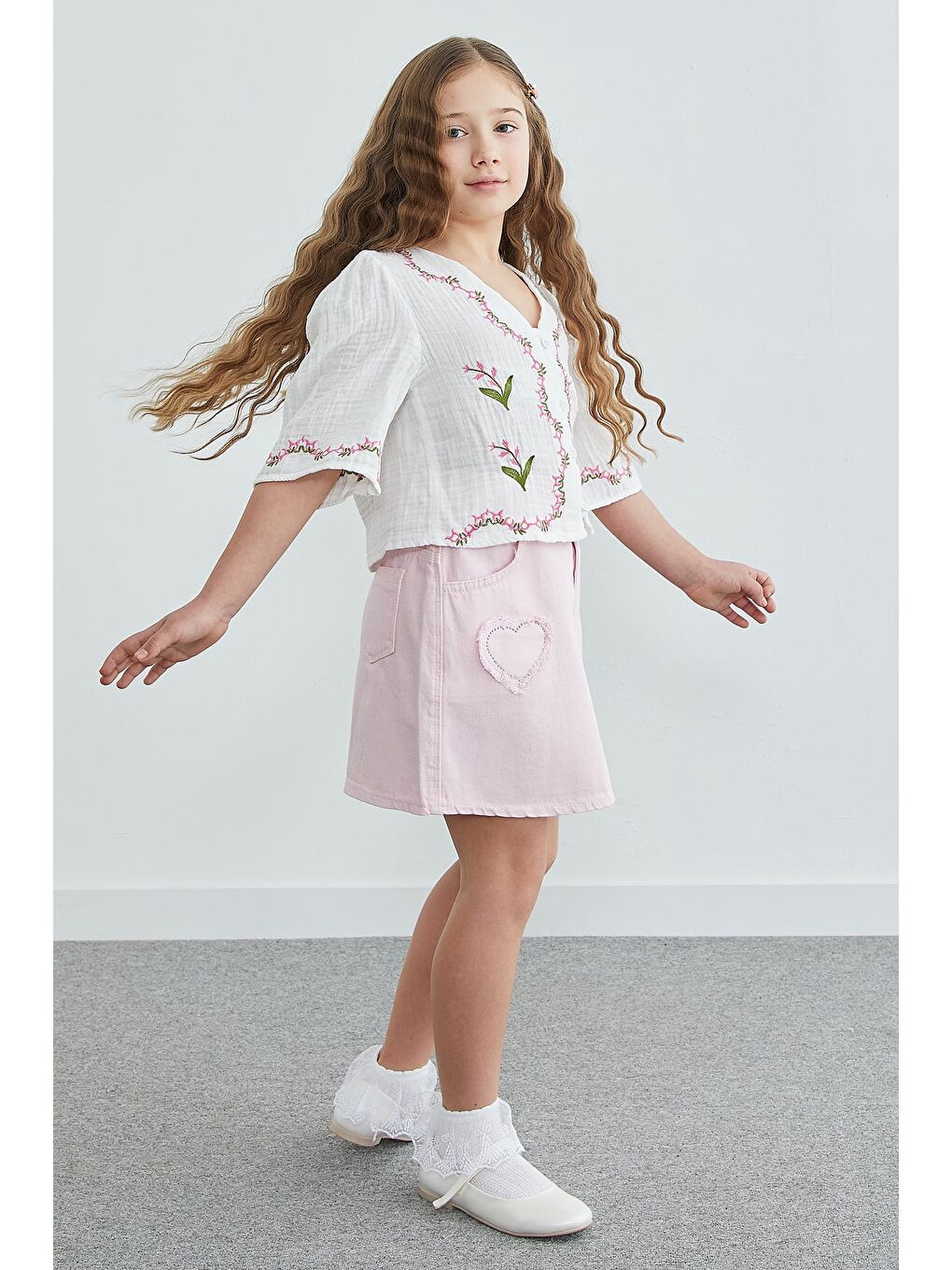 Beyaz %100 Pamuk Çiçek Nakışlı Müslin Kumaş Kız Çocuk Gömlek-2