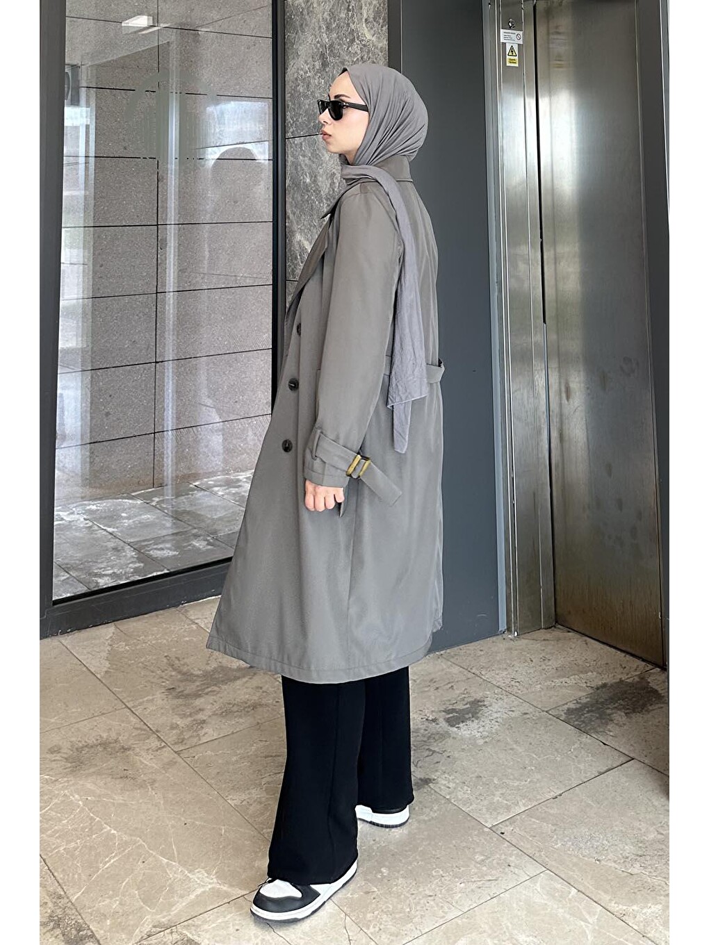 Gri Klasik Kuşaklı Trenç Füme-3