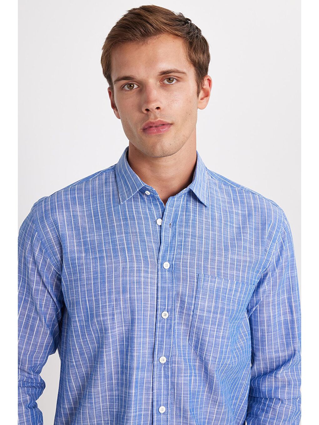 Erkek Regular Fit Klasik Kesim Uzun Kollu %100 Pamuk Keten Doku Tek Cepli Lacivert Çizgili Gömlek-1