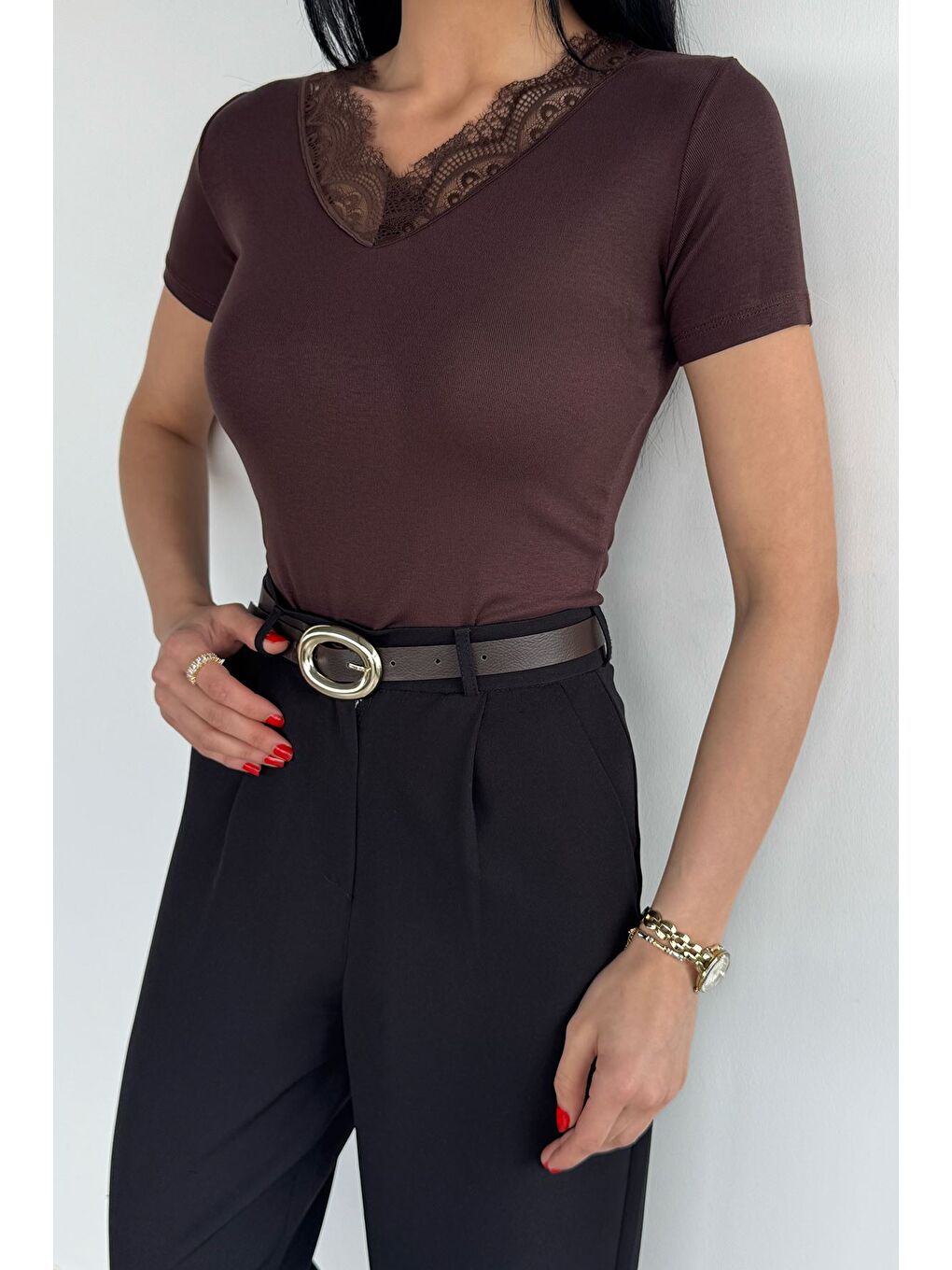 Kahverengi Kadın V Yaka Dantelli Body Bluz