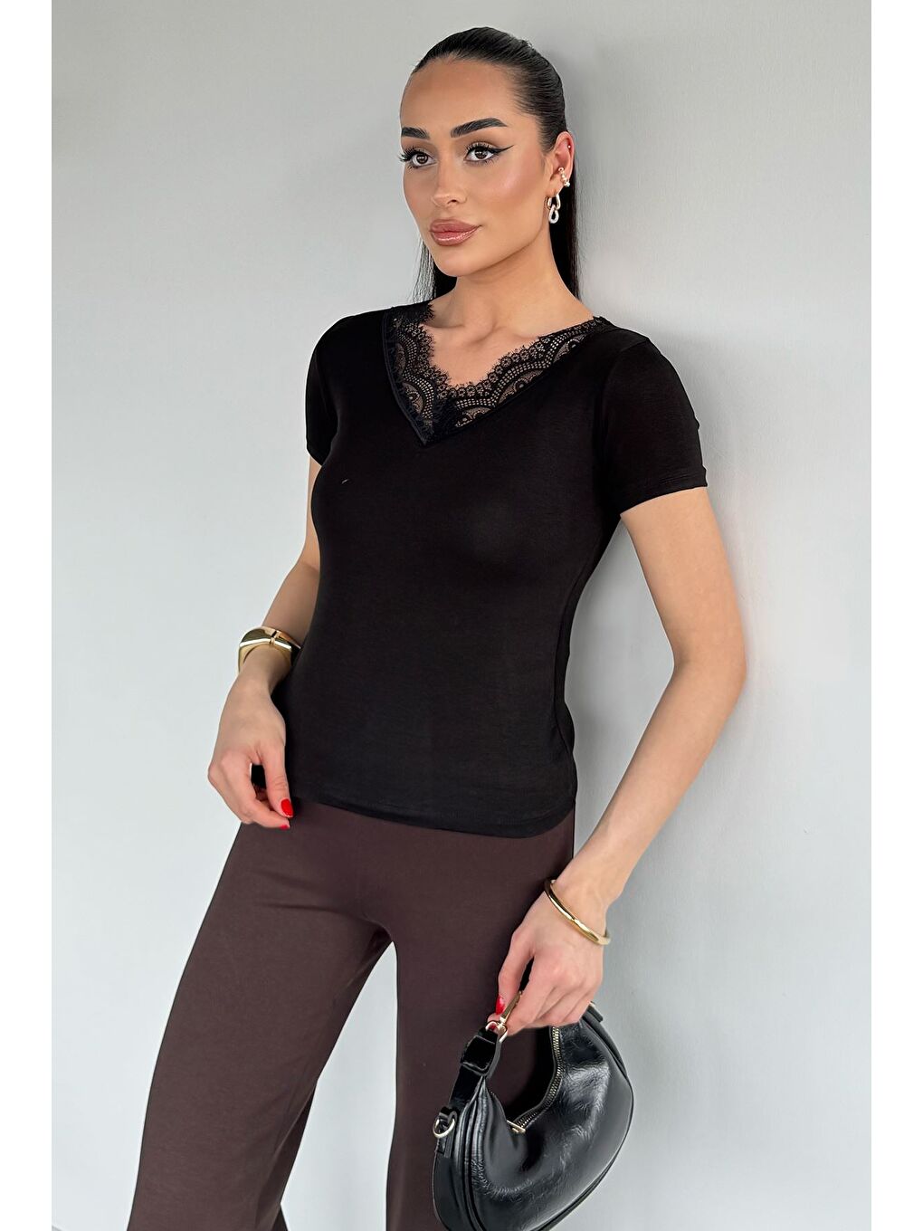 Siyah Kadın V Yaka Dantelli Body Bluz