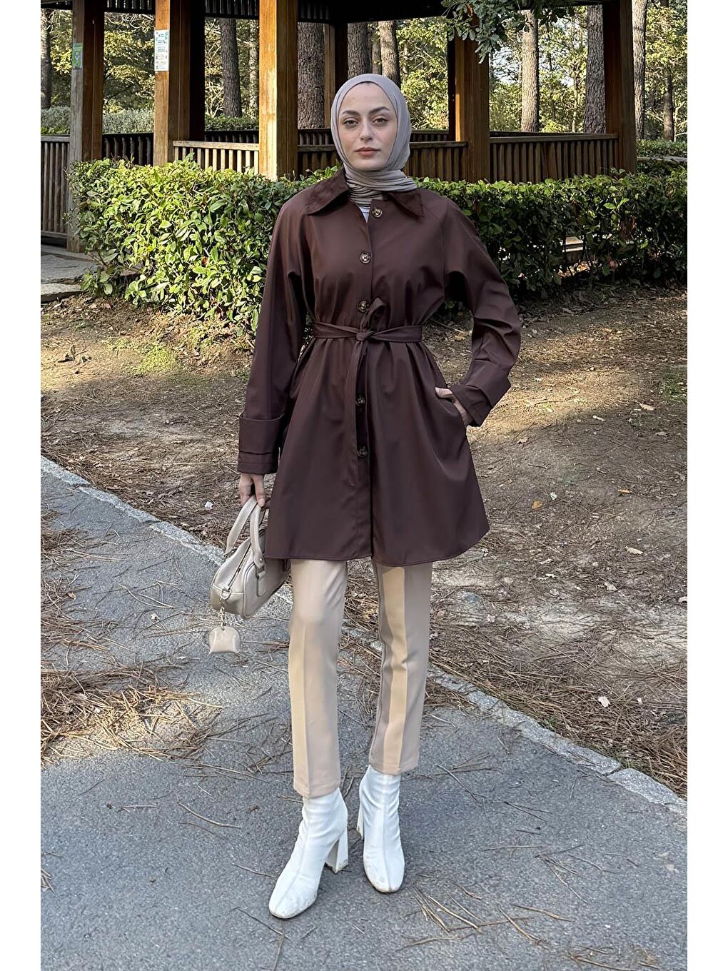 Yaka Detaylı Kısa Trençkot Acı Kahverengi