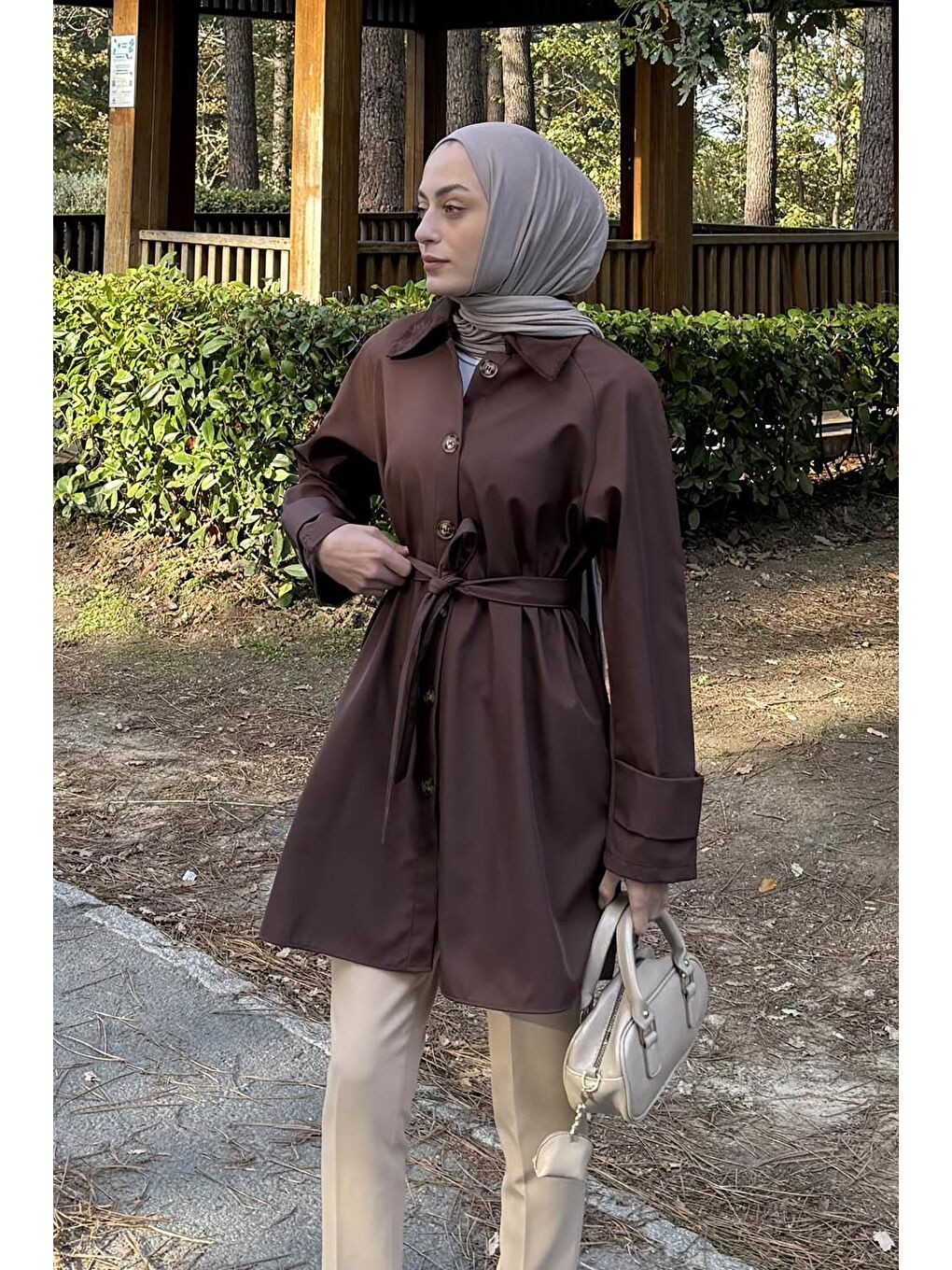 Yaka Detaylı Kısa Trençkot Acı Kahverengi-1