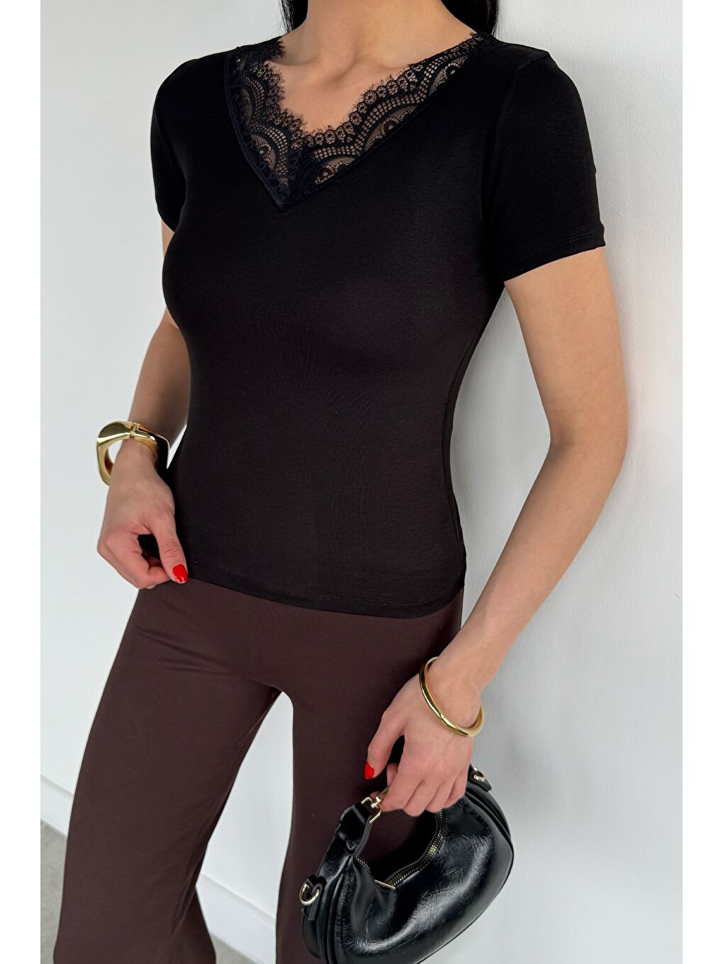 Siyah Kadın V Yaka Dantelli Body Bluz-1