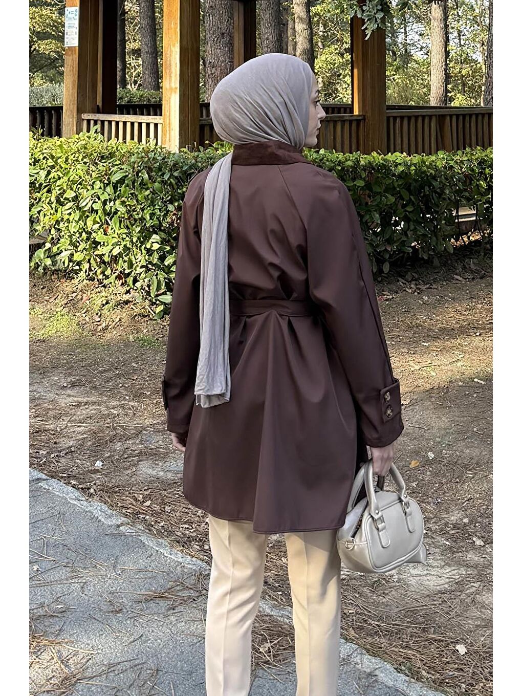 Yaka Detaylı Kısa Trençkot Acı Kahverengi-3