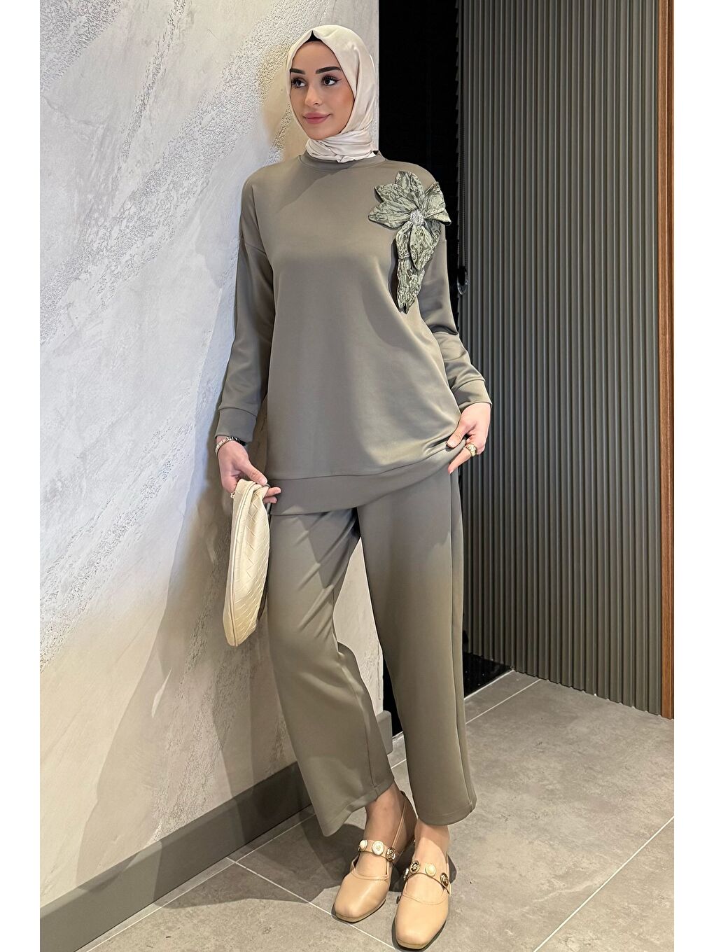 Haki Yaka Çiçek Detaylı Tunik Pantolon Tesettür İkili Takım-3