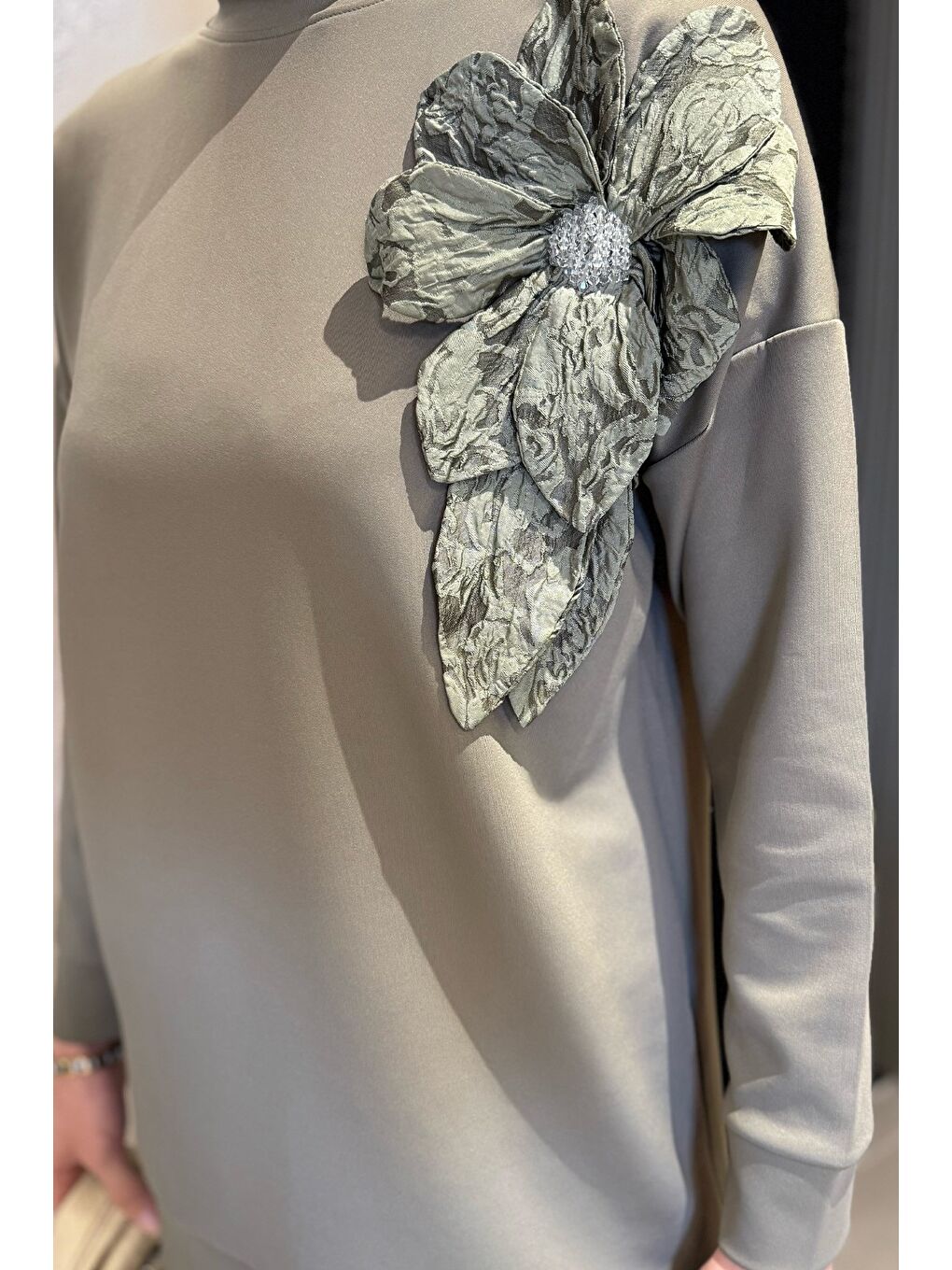 Haki Yaka Çiçek Detaylı Tunik Pantolon Tesettür İkili Takım-4