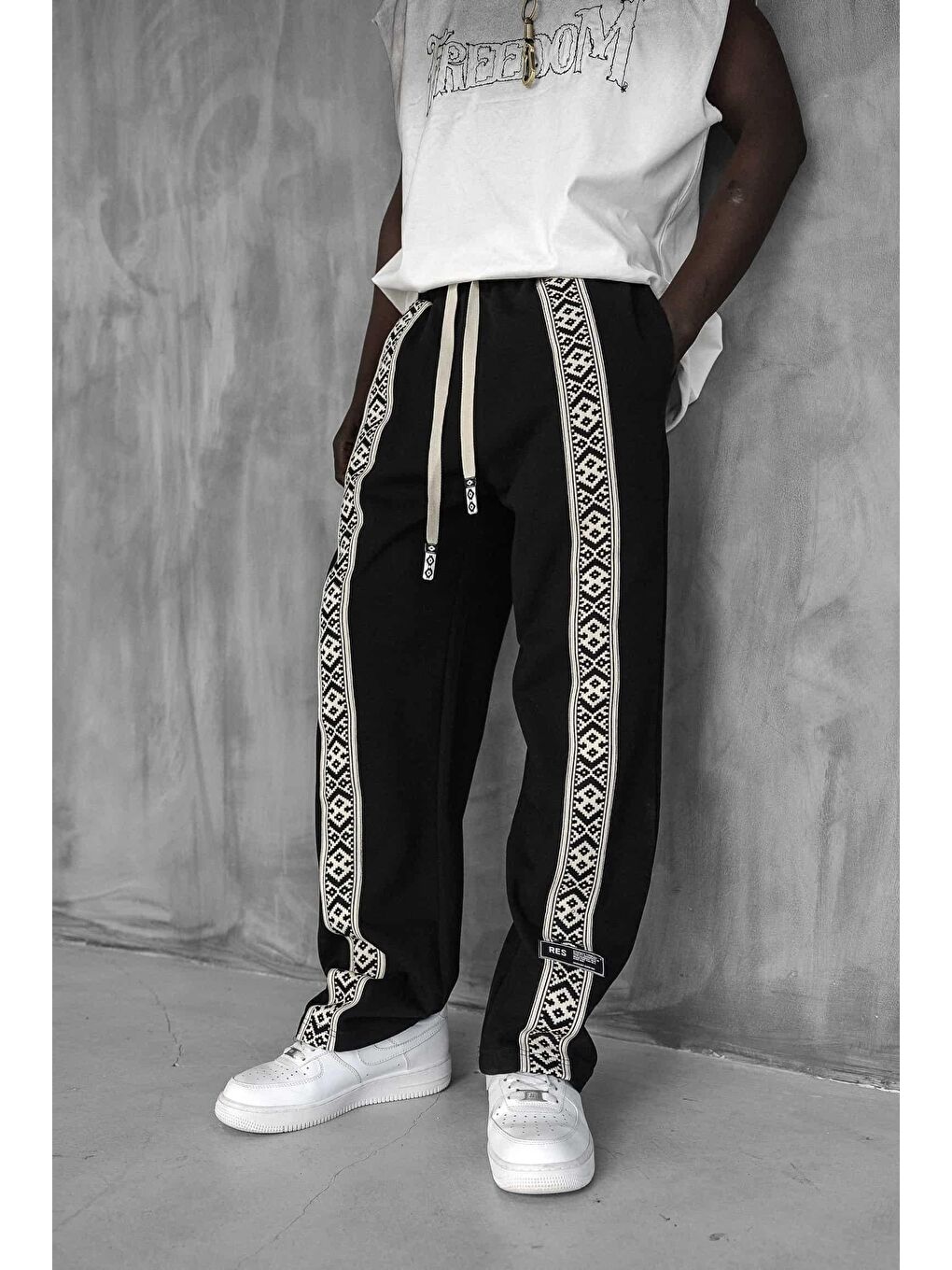 Erkek Şeritli Etnik Desenli Rahat Baggy Fit Eşofman Siyah-2