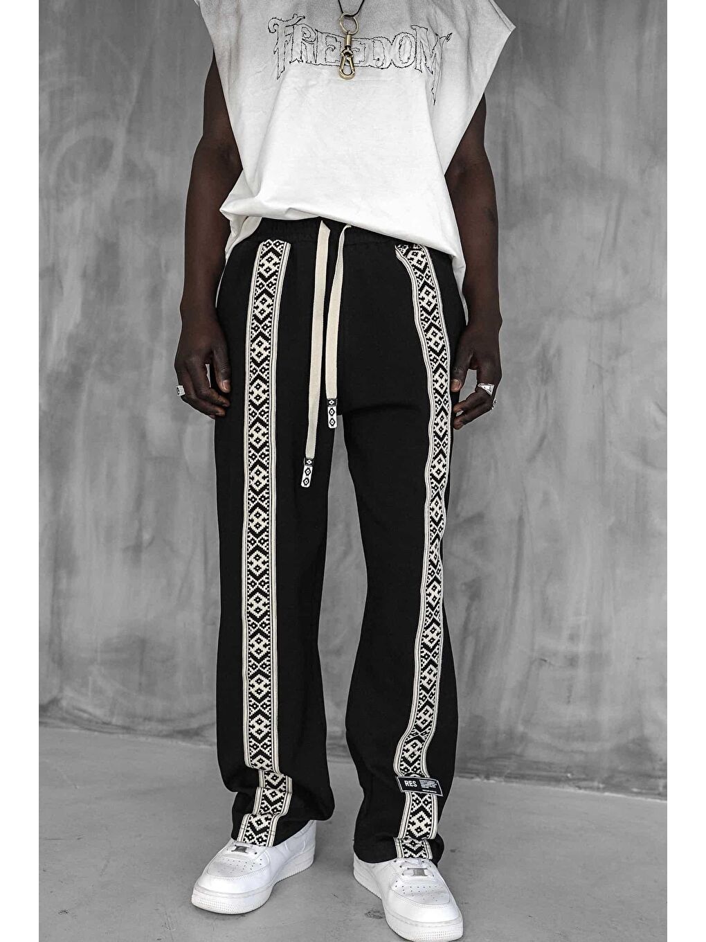 Erkek Şeritli Etnik Desenli Rahat Baggy Fit Eşofman Siyah-3