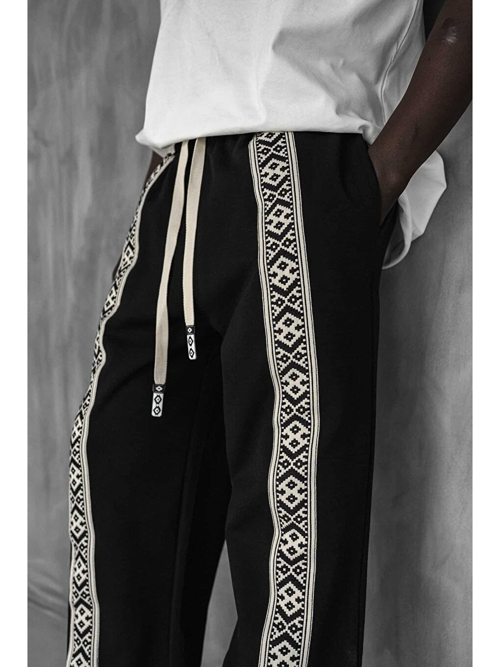 Erkek Şeritli Etnik Desenli Rahat Baggy Fit Eşofman Siyah-4