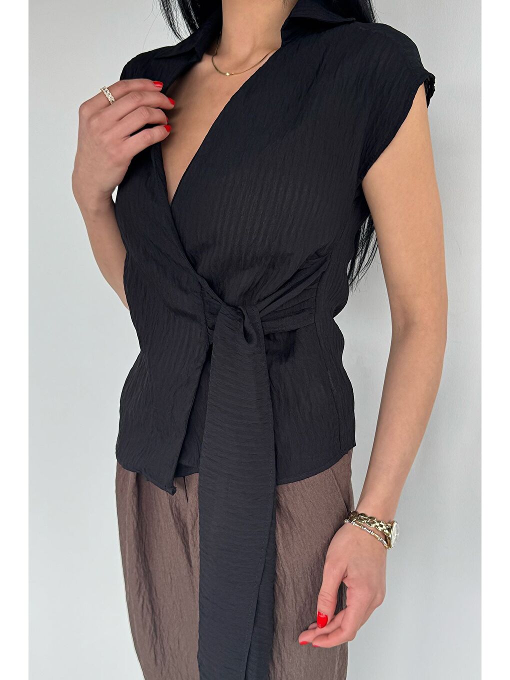 Siyah Kadın Kruvaze Yaka Bağlamalı Bluz-2