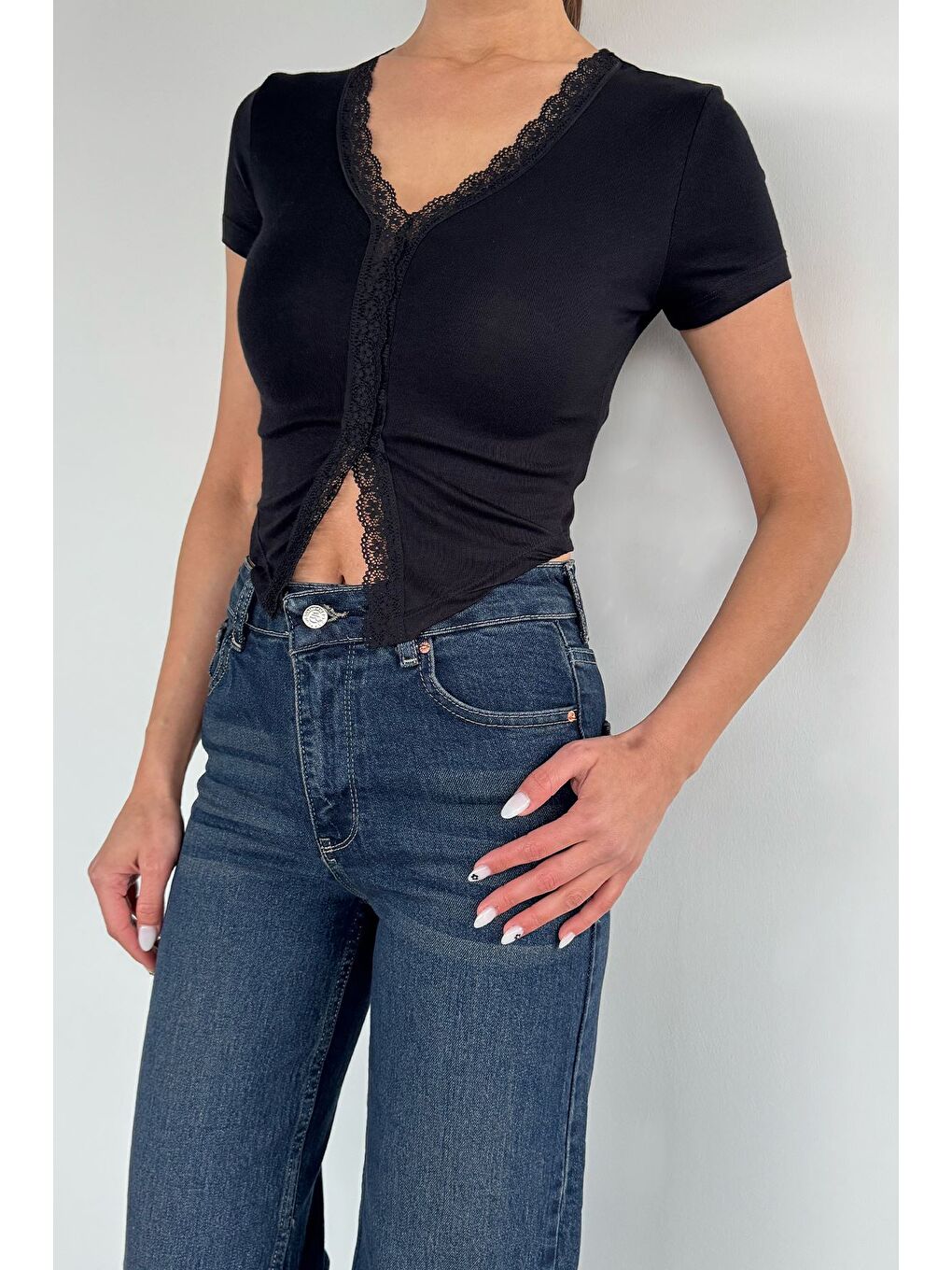 Siyah Kadın V Yaka Dantel Detaylı Elastanlı Bluz-2