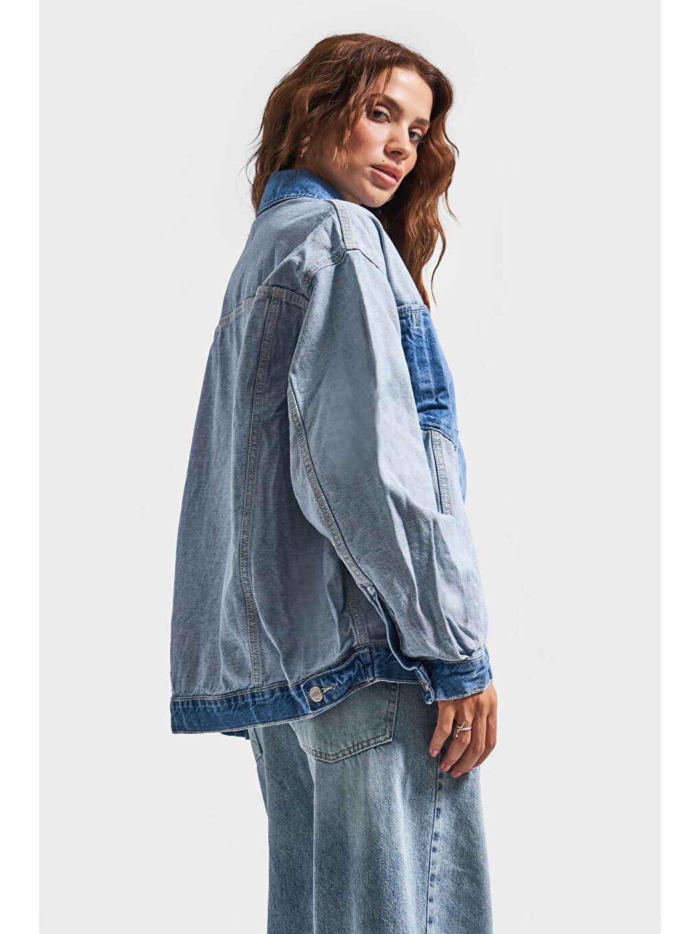 it's basic Mavi Kadın Jean Rengi Çift Renk Oversize Denim Ceket - 3