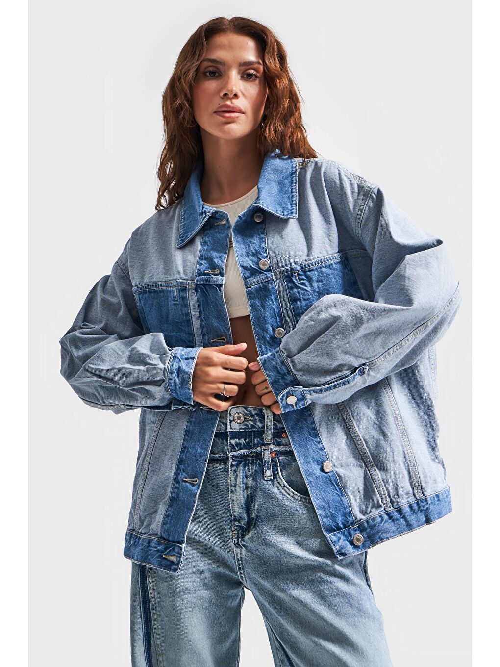 it's basic Mavi Kadın Jean Rengi Çift Renk Oversize Denim Ceket - 4