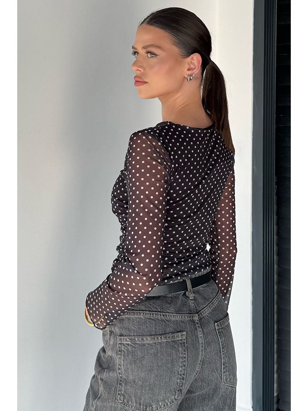 Siyah Kadın Bel Büzgülü Puantiyeli Bluz-3