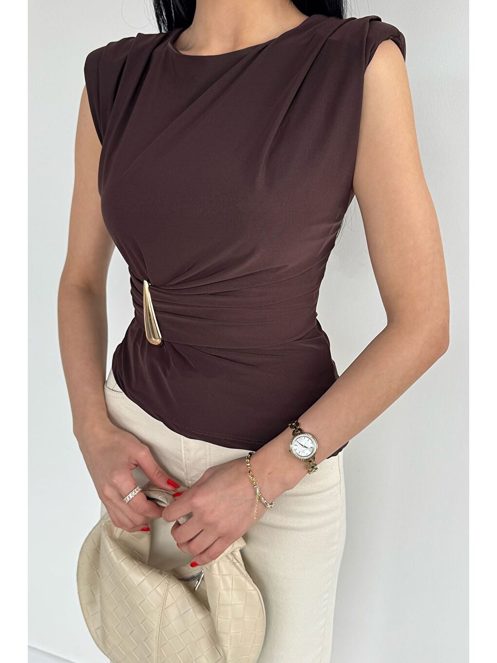 Kahverengi Kadın Vatkalı Sıfır Kol Bluz