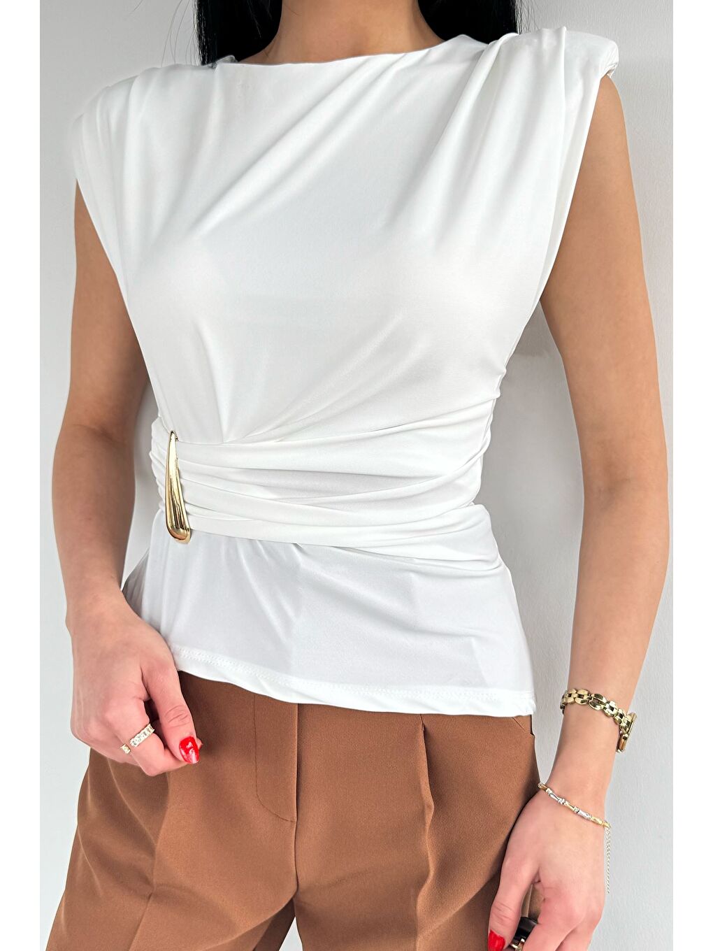 Ekru Kadın Vatkalı Sıfır Kol Bluz-2