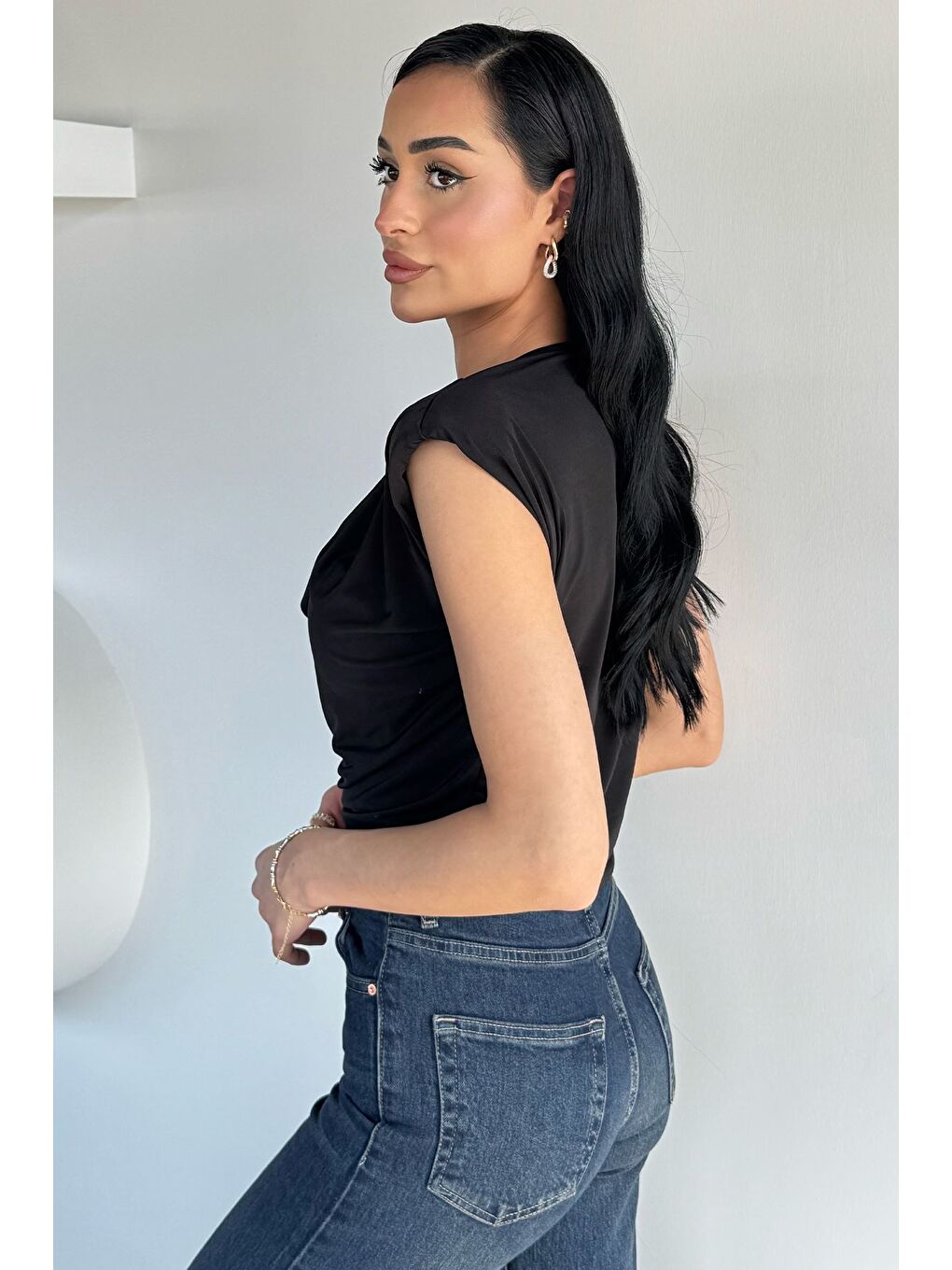 Siyah Kadın Omuz Vatkalı Degaje Yaka Bluz-3