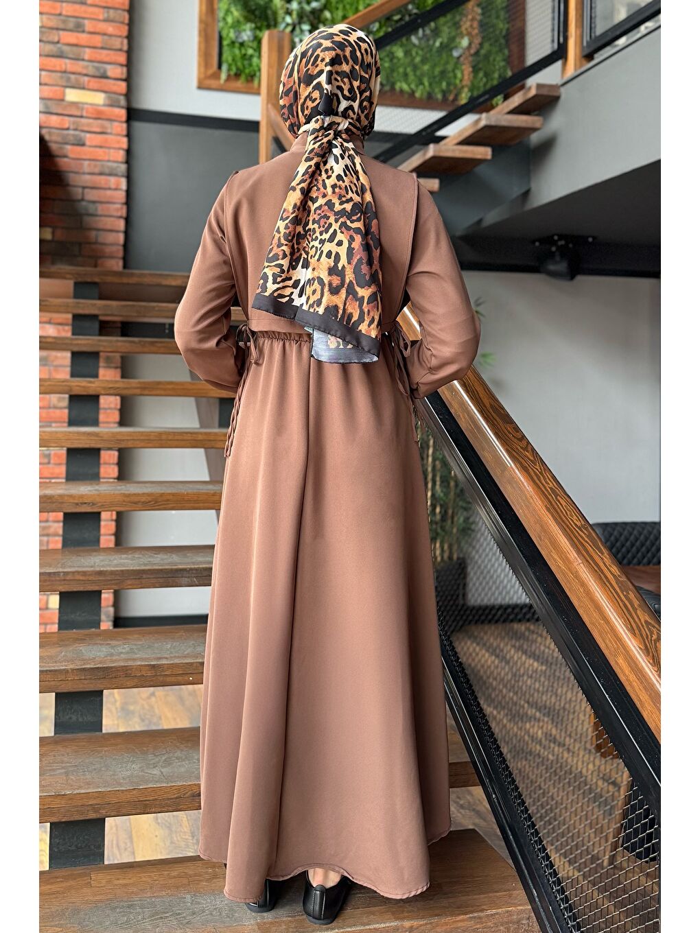 Kahverengi Yan Bağlamalı Bluz Kombinli Tesettür Elbise-7