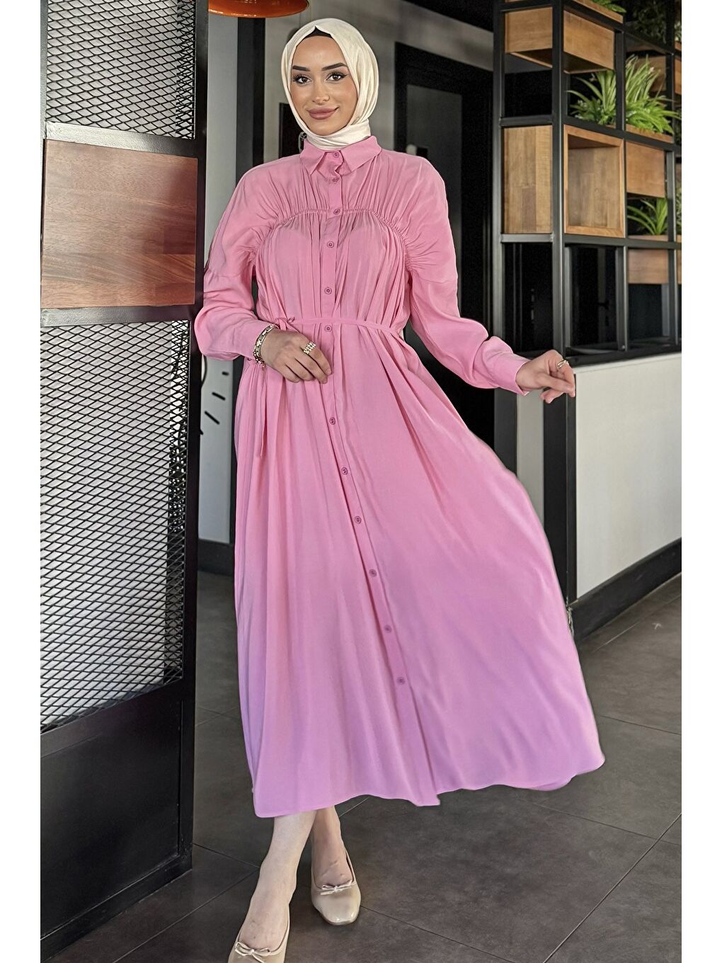 Pembe Roba Büzgülü Boydan Düğmeli Tesettür Elbise