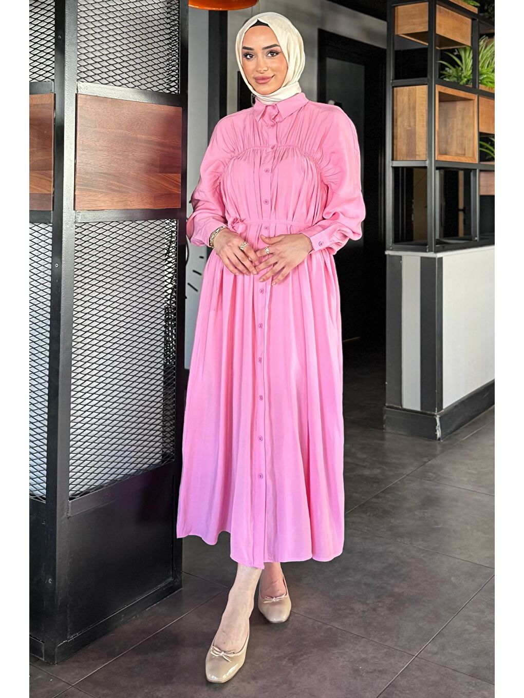 Pembe Roba Büzgülü Boydan Düğmeli Tesettür Elbise-3