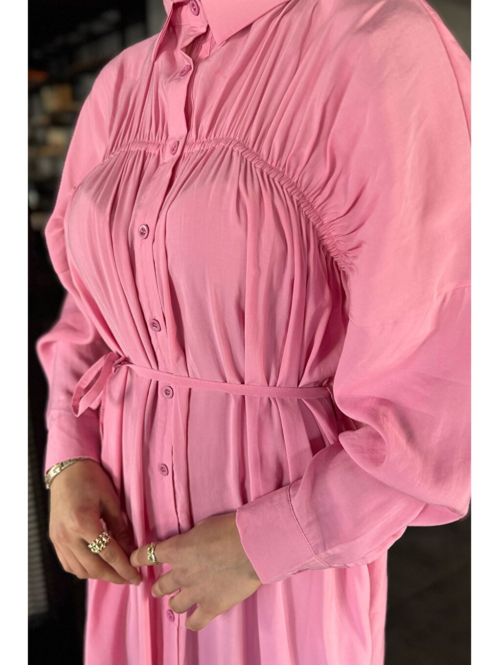 Pembe Roba Büzgülü Boydan Düğmeli Tesettür Elbise-5