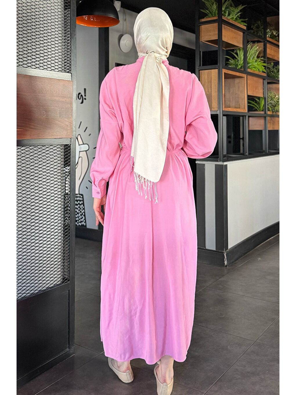 Pembe Roba Büzgülü Boydan Düğmeli Tesettür Elbise-7