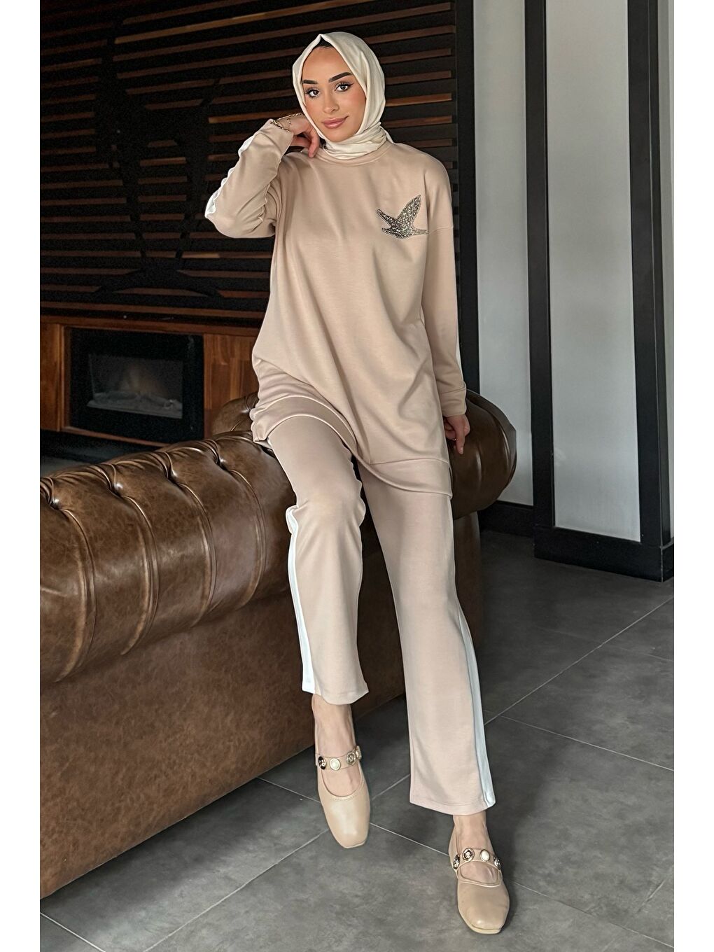 Bej Büyük Beden Renk Garnili Taş İşlemeli Tunik Pantolon Tesettür İkili Takım