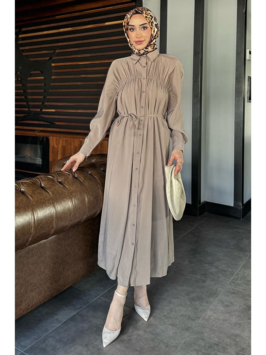 Bej Roba Büzgülü Boydan Düğmeli Tesettür Elbise-3
